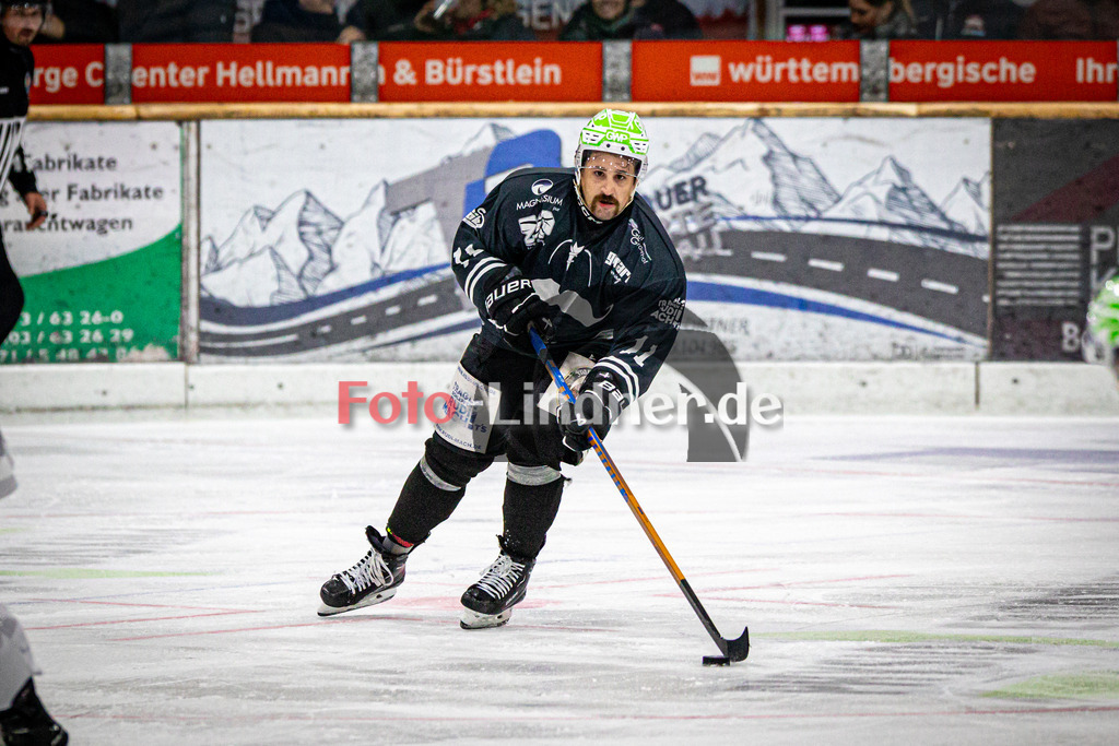 TSV Peißenberg MINERS gegen HC Landsberg RIVERKINGS | Eishockey Bayernliga Herren Vorrunde 2024/25, TSV Peißenberg MINERS gegen HC Landsberg RIVERKINGS, 20241108,Florian SIMON (MINERS 11) in Aktion,2024-11-08 in Peißenberg (Eisstadion Peißenberg)Florian SIMON (MINERS 11)Copyright: WolfgangxLindner foto-lindner.de