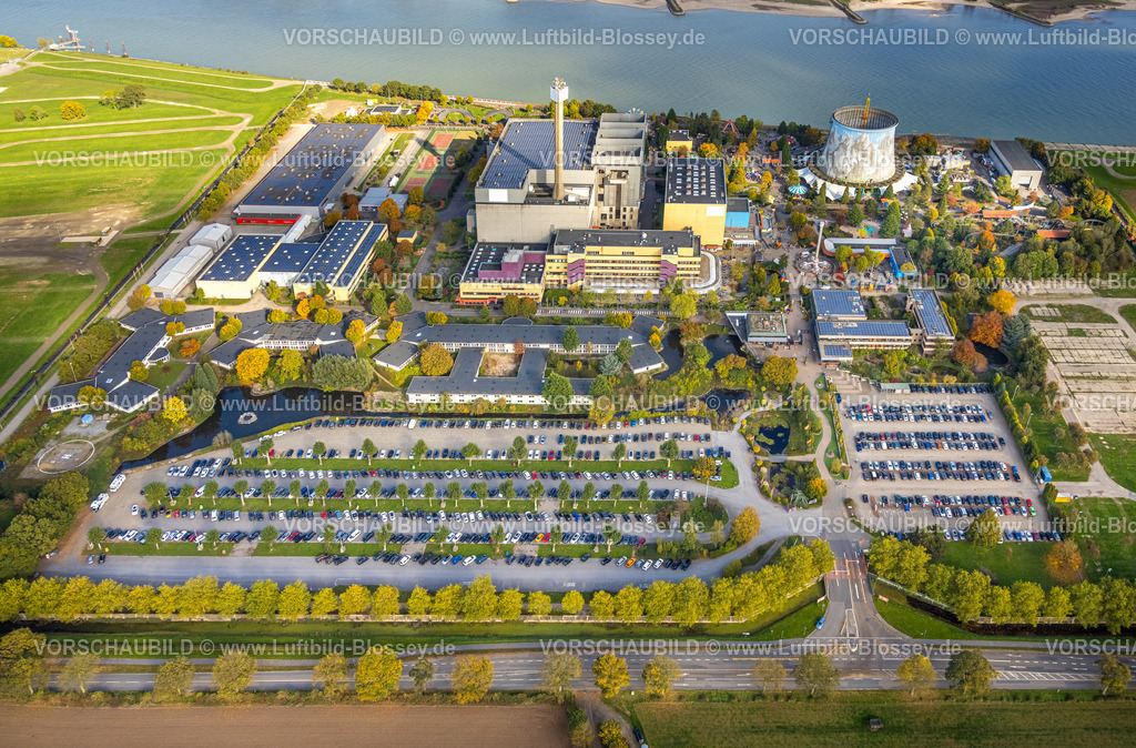 Kalkar251004990 | Luftbild, Kalkar Wunderland Freizeitpark am Fluss Rhein, Familienpark mit Events wie Kettenkarussell im Kühlturm, Achterbahn und Wildwasserbahn und Fahrgeschäften, Kongresszentrum, Gastronomie, Hönnepel, Kalkar, Niederrhein, Nordrhein-Westfalen, Deutschland