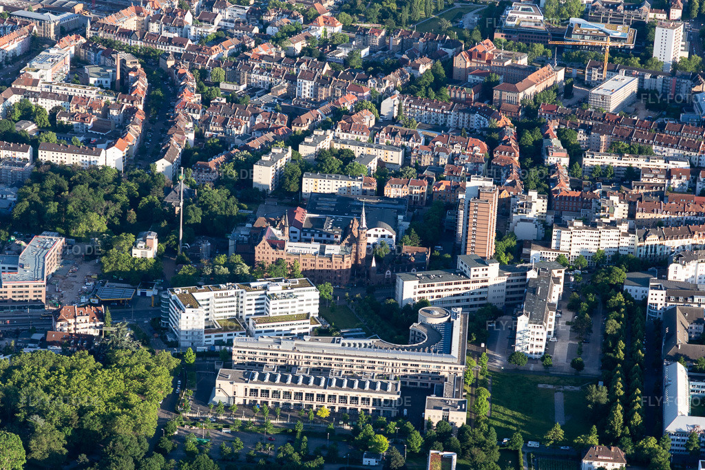 Luftbild: Höpfner Burghof im Ortsteil Oststadt in Karlsruhe im Bundesland Baden-Württemberg in Deutschland. Foto: IMG_115181.jpg vom 13.06.2019 durch Werner Riehm/FLY-FOTO.de