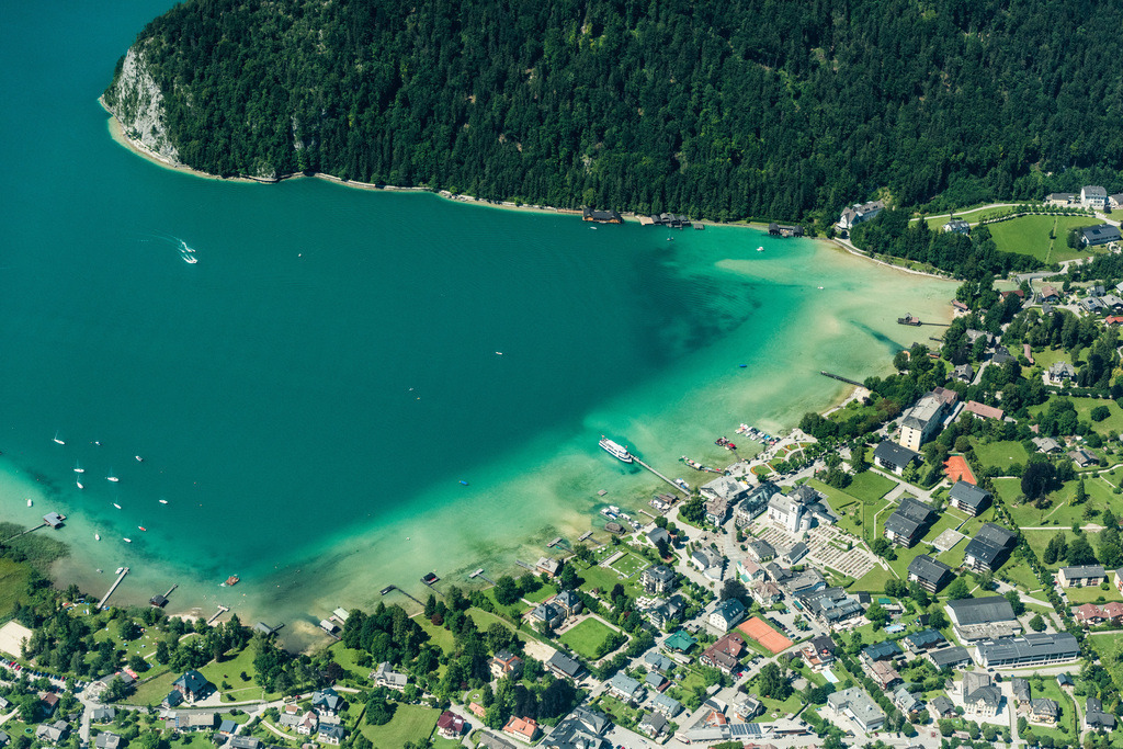 dr__0010124.jpg | STROBL 05.07.2017 Dorfkern an den See- Uferbereichen des Wolfgangsees in Strobl in Salzburg, Österreich. // Village on the lake bank areas of Wolfgangsees in Strobl in Salzburg, Austria. Foto: Daniel Reiter