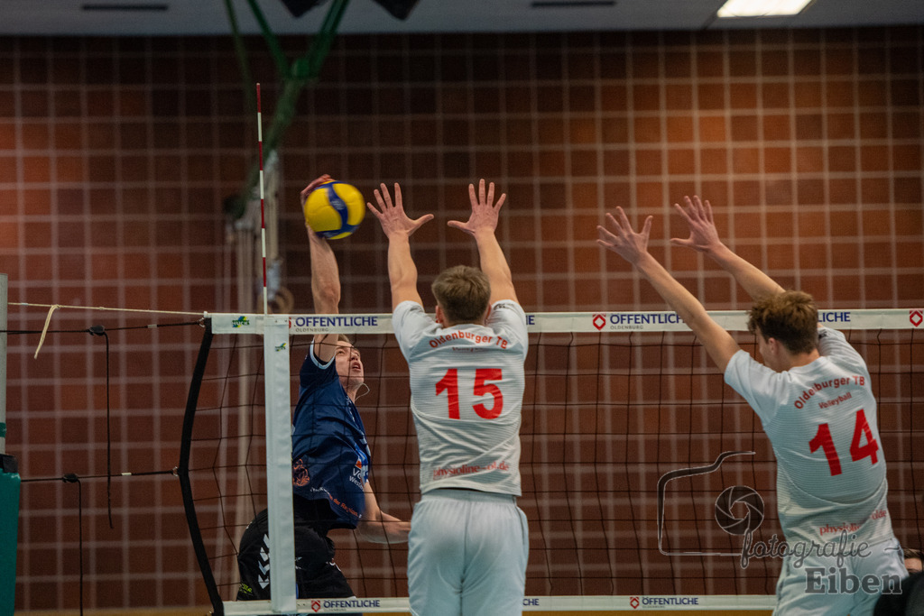 VSG Ammerland-Oldenburger TB | Regionalliga; VSG Ammerland (blau)-Oldenburger TB (weiß) am 18.01.2025 in Bad Zwischenahn (Sporthalle Schilldestraße ), Photo: Philip Eiben 2025 - Realisiert mit Pictrs.com