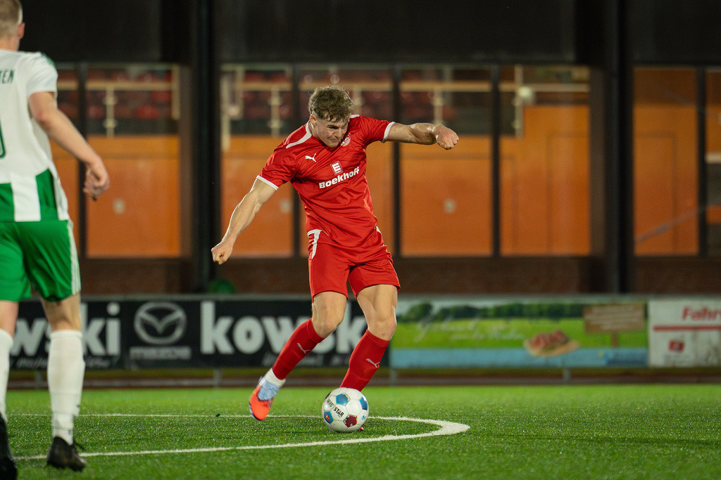 Fußball I Herren I Saison 2025-2026 I Freundschaftsspiel I TSV Grossenkneten - TuS Lutten I 1020 | jns.sportfotos - Realisiert mit Pictrs.com