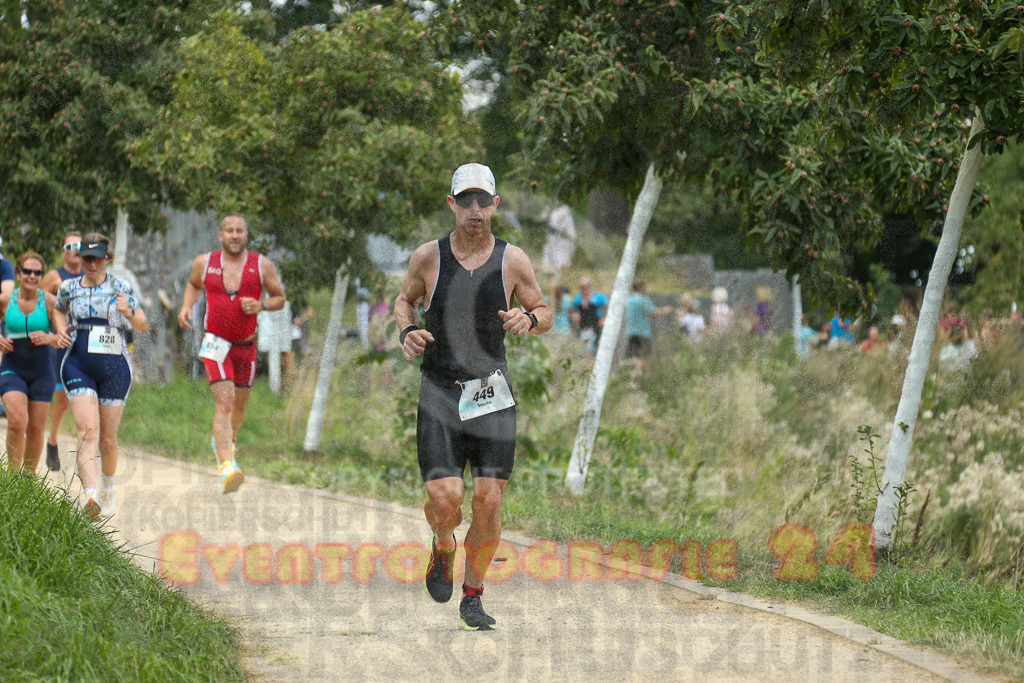 250824_1345_EX1_3543 | Sportfotografie im Rhein-Sieg Kreis, Köln, Bonn, NRW, Rheinland Pfalz, Hessen, etc. Unser Tätigkeitsfeld umfasst den Laufsport vom Volkslauf über den Marathon, Duathlon, Triathon bis zum Ultralauf wie Kölnpfad Ultra oder Schindertrail.