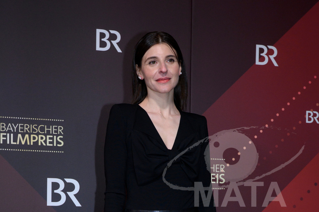 _DWI5283 | Eva Bay bei der Verleihung des 47. Bayerischen Filmpreises 2026  im Prinzregententheater. München, Deutschland. Der Bayerische Filmpreis wird seit 1979 von der Bayerischen Staatsregierung verliehen, um die Bedeutung des Kinofilms als Kulturgut herauszustellen - Realisiert mit Pictrs.com