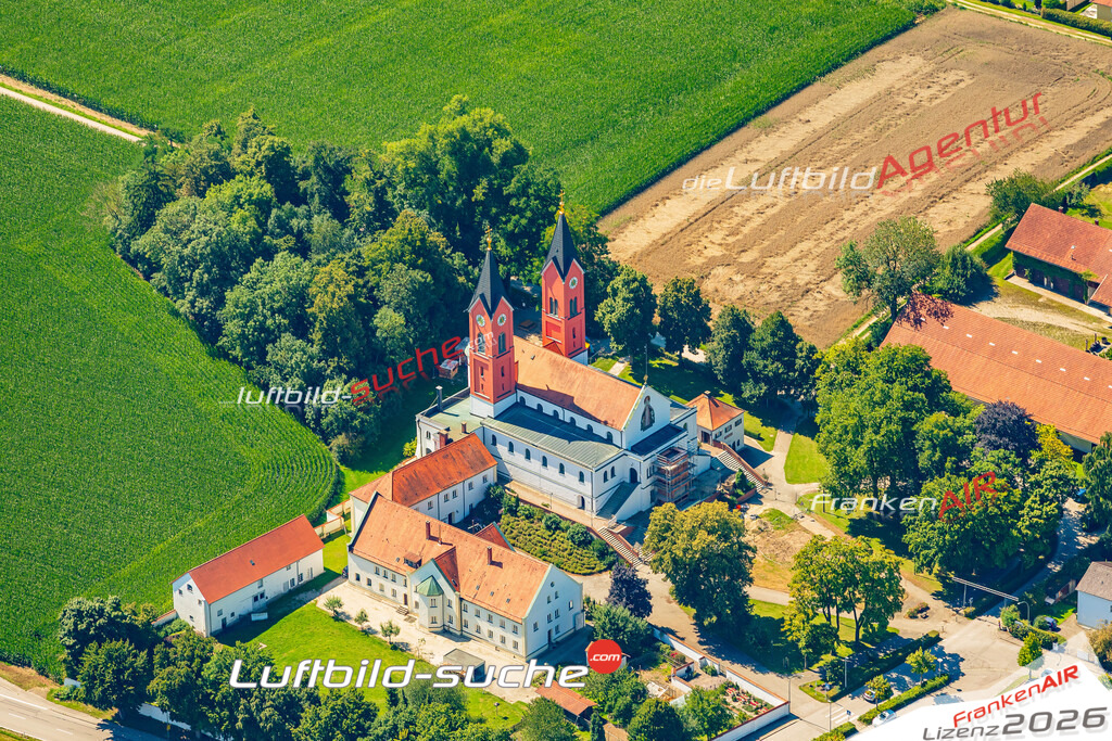 Luftaufnahme von Kirche Vilsbiburg Bild- Das Luftbild wurde 2025 vom UL-Flugzeug heraus erstellt ( keine Drohne ) - Hochauflösende Luftaufnahme -Nicht vergleichbar mit Google Maps oder Satelittenbilder- Die Geschenkidee !Mit Lizenz und Bildrechte bestellbar