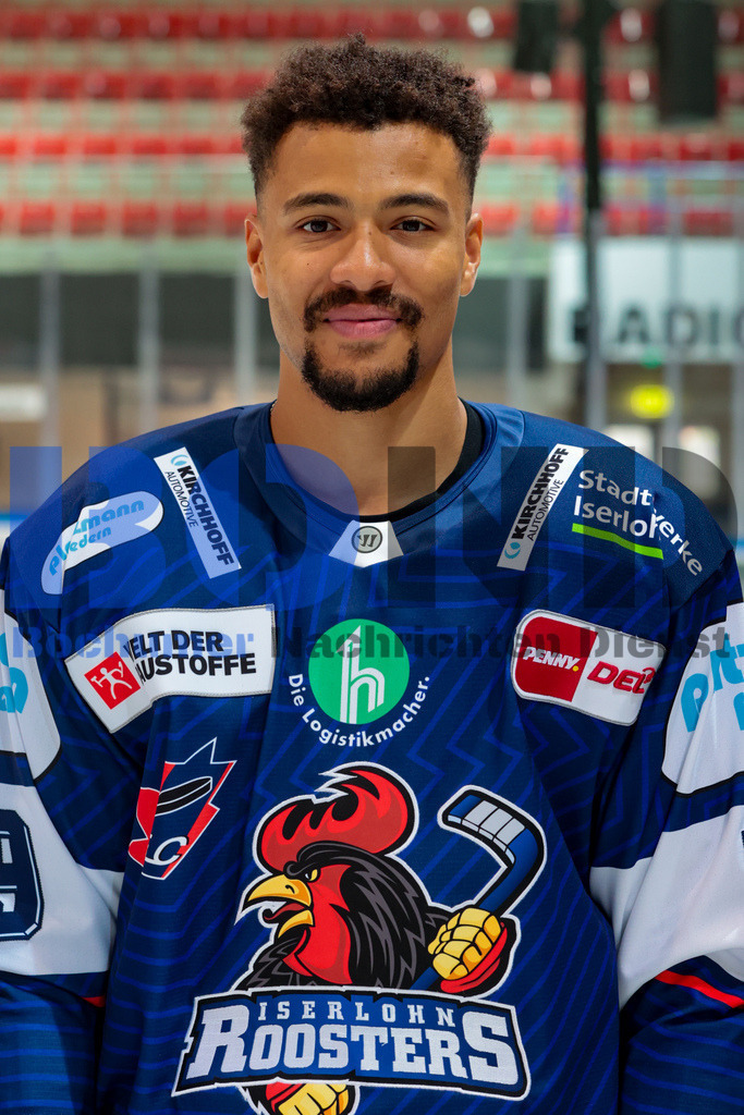 Deutsche Eishockey Liga (DEL): Iserlohn Roosters Teamshooting {date} -  | {headline}(Foto: Sebastian Sendlak / BOND) - Realisiert mit Pictrs.com