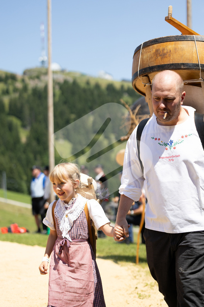 Rigi2025_2090 | Die Schwinger des Schwyzer Kantonalen Schwingerverbandes: Fotos, die Dynamik und Leidenschaft festhalten, sowie emotionale Momente aus dem traditionellen Schwingsport zeigen. - Realisiert mit Pictrs.com