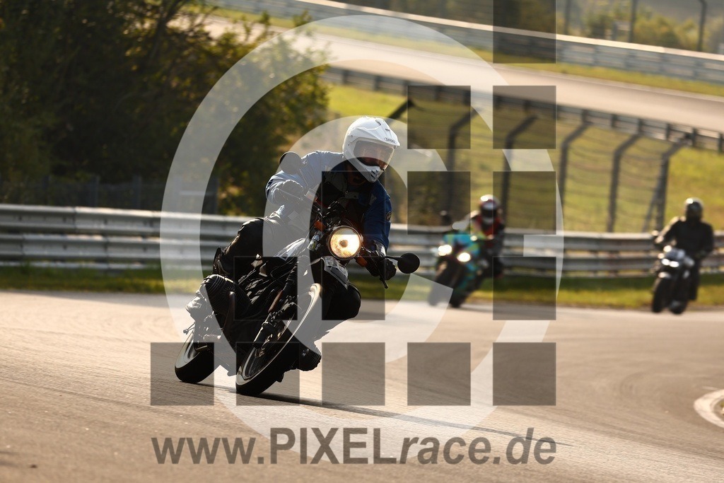 0392-20250814_02831 | Schöne Erinnerungen an spannende Momente - das festzuhalten ist unser Job. PIXELrace.de ist seit 2003 auf den Rennstrecken Europas unterwegs um die Action draußen beim Fahren und die wunderbare Stimmung imm Fahrerlager für euch einzufangen.