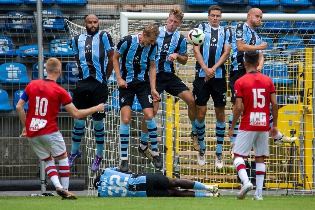 Fußball: Waldhof Mannheim gegen RWD Molenbeek (Belgien) in Mannheim (Vorbereitungsspiel für die Saison 2024/25) | Fußball: Waldhof Mannheim gegen RWD Molenbeek (Belgien) in Mannheim (Vorbereitungsspiel für die Saison 2024/25) - Realisiert mit Pictrs.com