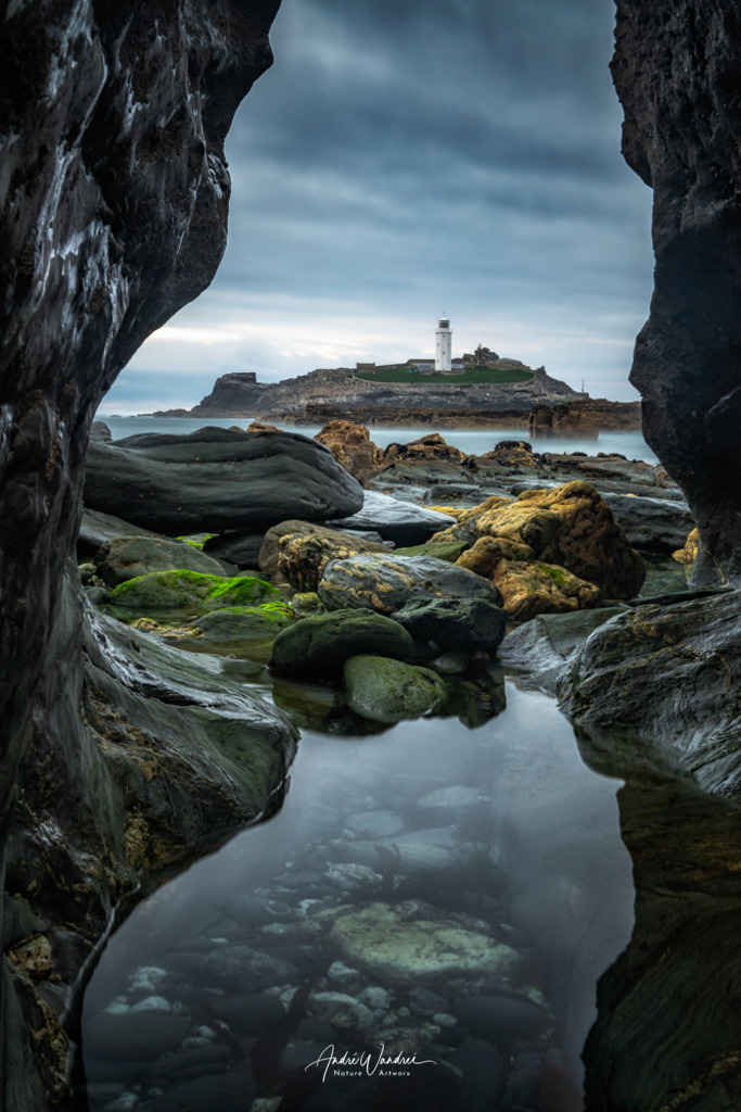 Leuchtturm zwischen den Felsen | Andre Wandrei - Nature Artworx - Realisiert mit Pictrs.com