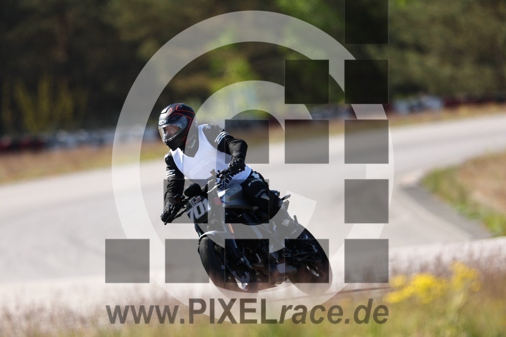 0701-20240509_00603 | Schöne Erinnerungen an spannende Momente - das festzuhalten ist unser Job. PIXELrace.de ist seit 2003 auf den Rennstrecken Europas unterwegs um die Action draußen beim Fahren und die wunderbare Stimmung imm Fahrerlager für euch einzufangen.