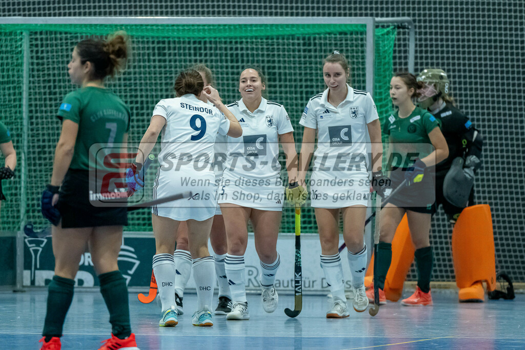 HK_20240113_107899 | 1. Bundesliga Damen Düsseldorfer HC - Club Raffelberg am 13.1.2024 DHC Halle, Düsseldorf , Luisa Steindor ( Düsseldorfer HC #9 ) , Pia Lhotak ( Düsseldorfer HC #5 ) , Elisa Gräve ( Düsseldorfer HC #26 )