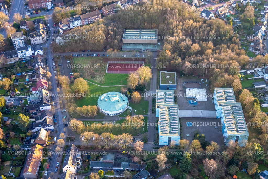 Bottrop251204361 | Luftbild, Heinrich-Heine-Gymnasium an der Gustav-Ohm-Straße, runde Aula, Süd-West, Bottrop, Ruhrgebiet, Nordrhein-Westfalen, Deutschland
