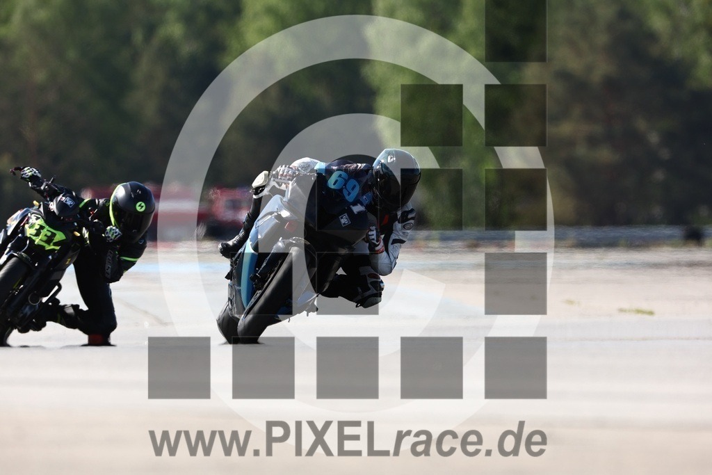 0033-20240512_05738 | Schöne Erinnerungen an spannende Momente - das festzuhalten ist unser Job. PIXELrace.de ist seit 2003 auf den Rennstrecken Europas unterwegs um die Action draußen beim Fahren und die wunderbare Stimmung imm Fahrerlager für euch einzufangen.