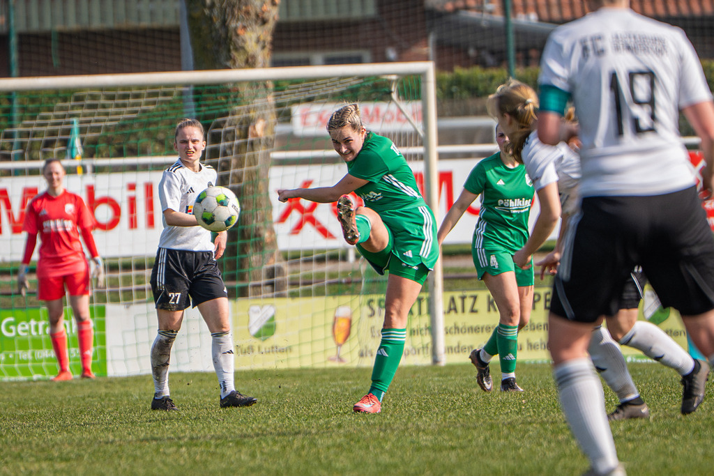 Fußball I Frauen I Saison 2025-2026 I Oberliga Niedersachsen I 15. Spieltag I TuS Lutten - FC Jesteburg-Bendestorf I 6560 | jns.sportfotos - Realisiert mit Pictrs.com