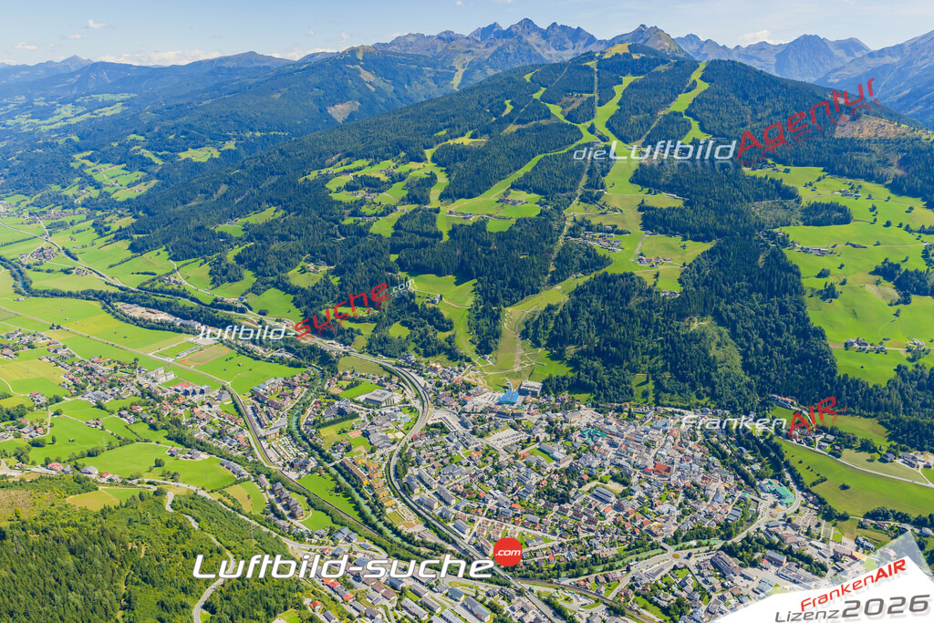 Luftaufnahme von Schladming - Die Luftaufnahme wurde 2025 vom UL-Flugzeug heraus erstellt ( keine Drohne ) - Hochauflösende Luftaufnahme - für professionelle Ausdrucke geeignet. Die Geschenkidee !Mit Lizenz und Bildrechte bestellbar