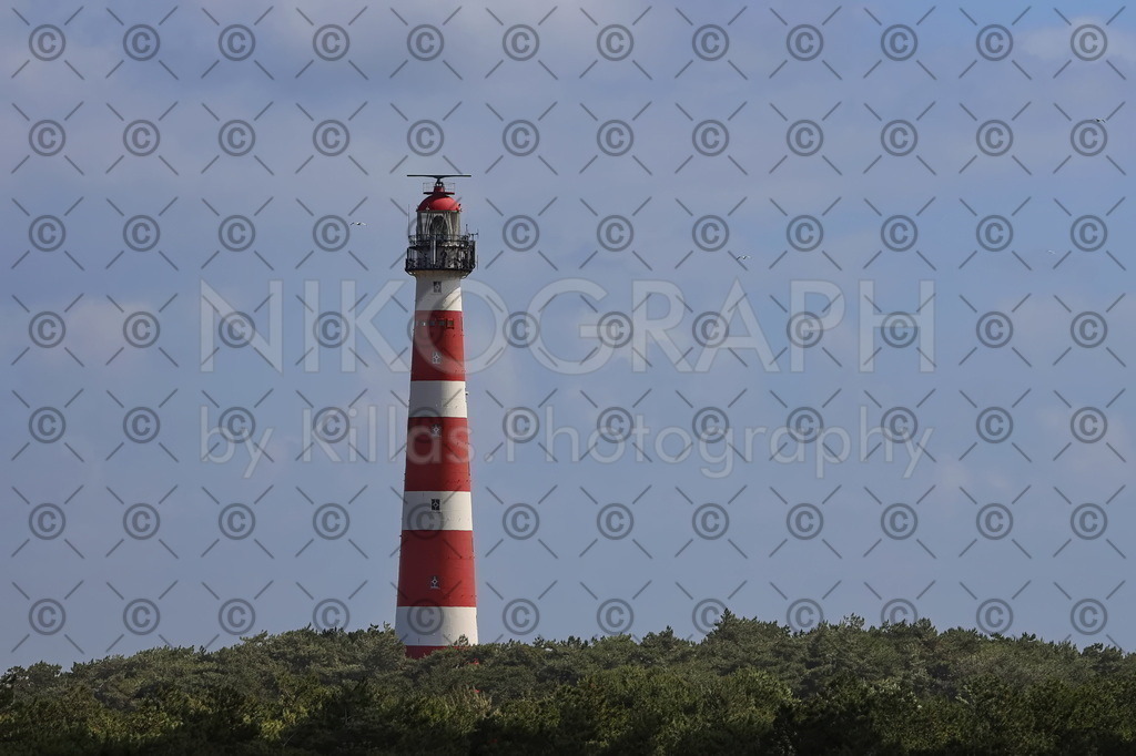 Leuchtturm Ameland | Der Leuchtturm von Ameland wurde 1880 gebaut und ist rund 55 Meter hoch. Der Leuchtturm besteht aus 15 Gusseisernen Segmenten, welche nach Ameland verschifft und vor Ort zusammengebaut wurden. Die Optik des Leuchtturmes sorgt alle 15 Sekunden für drei Blitze, die über 50 km weit zu sehen sind. 

Bestellen Sie ein Ameland-Bild direkt als Leinwandbild für Ihr Wohnzimmer, als Acrylglasbild für Ihre Küche oder als Alu-Dibond-Bild für Ihre Aussenwand. Wie wäre es mit einem Puzzle oder einem Glasschneidebrett mit einem Photomotiv aus Ameland?