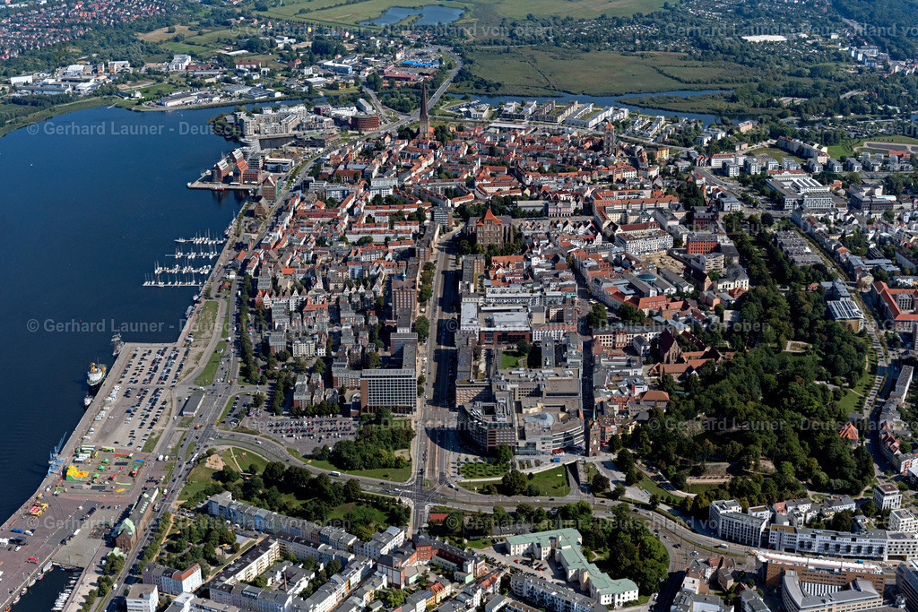 4061992 | ROSTOCK 08.09.2021 Altstadtbereich und Innenstadtzentrum in Rostock im Bundesland Mecklenburg-Vorpommern, Deutschland. // Old Town area and city center in Rostock in the state Mecklenburg - Western Pomerania, Germany. Foto: Gerhard Launer
