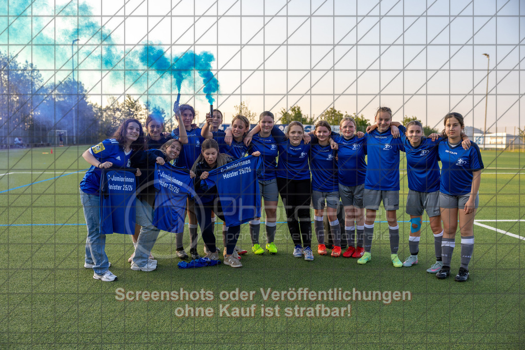 20260508_200044_0573_(c)_by_PhotoPeet | #,TSV Eschenbach (hell) vs. TSV Weilheim (rot), Fußball, C-Juniorinnen Kreisstaffel 2, Bezirk Neckar/Fils, 07.Spieltag,  Saison 2025/2026, Kunstrasenplatz, Schlater Straße, 73107 Eschenbach, 08.05.2026 - 18:30 Uhr,Foto: PhotoPeet / Sport- &amp; Eventfotografie / Peter Harich