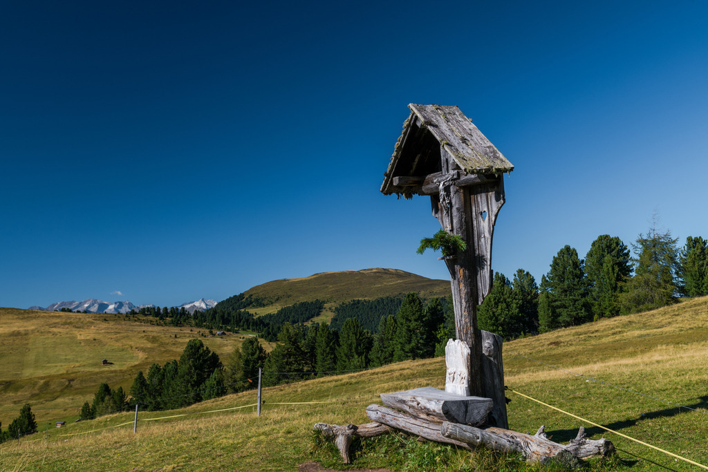 Wegkreuz in den Dolomiten | <div id="allefotografen-seal-verified-green"></div><script src="https://www.allefotografen.de/956728/seal-verified-green/seal.js" async="async"></script> - Realisiert mit Pictrs.com