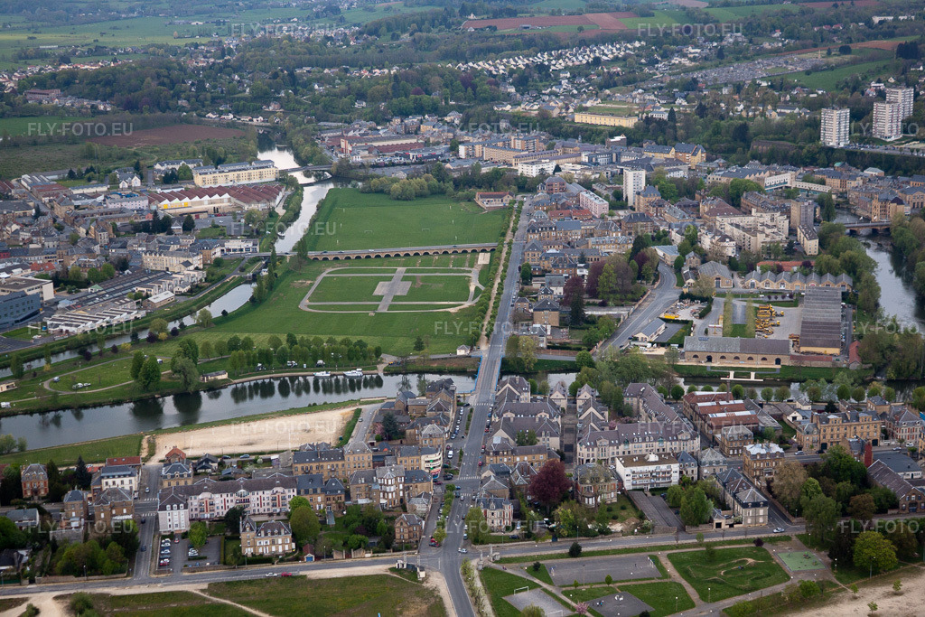 Vue aérienne: Vue de la ville à Wadelincourt dans le département Ardennes, France. Photo: IMG_39847.jpg prise le 16/04/2011 par Werner Riehm/FLY-FOTO.eu – Résolution de l'original: 4752 x 3168 px