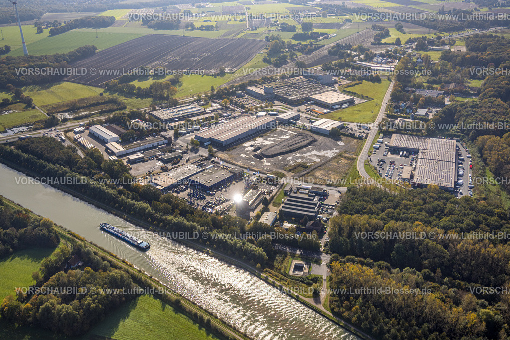 Luenen241012037 | Luftbild,  Gewerbegebiet und Brachfläche An der Wethmarheide, Binnenschifffahrt auf dem Datteln-Hamm-Kanal, Brambauer, Lünen, Ruhrgebiet, Nordrhein-Westfalen, Deutschland