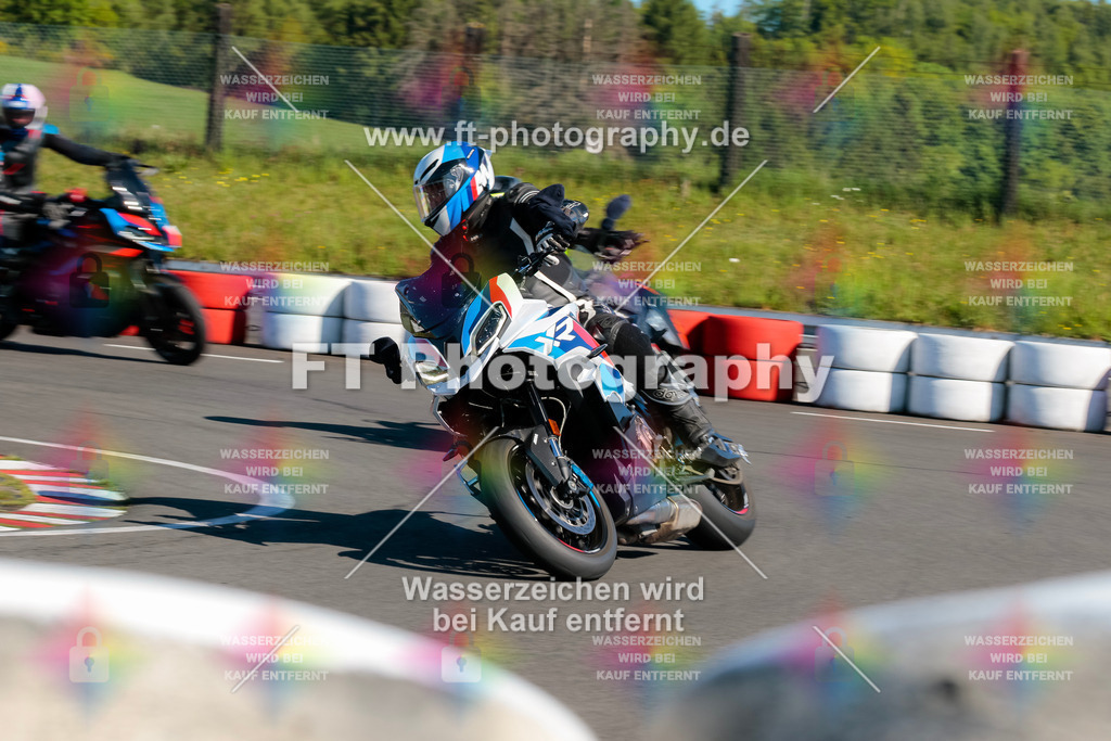 Moto-TeamOBK-21441 | Hier findet Ihr Bilder von Touristenfahrten auf der Nürburgring Nordschleife oder von anderen Veranstaltungen die ich besucht habe. Viel Spass beim Durch Schauen 