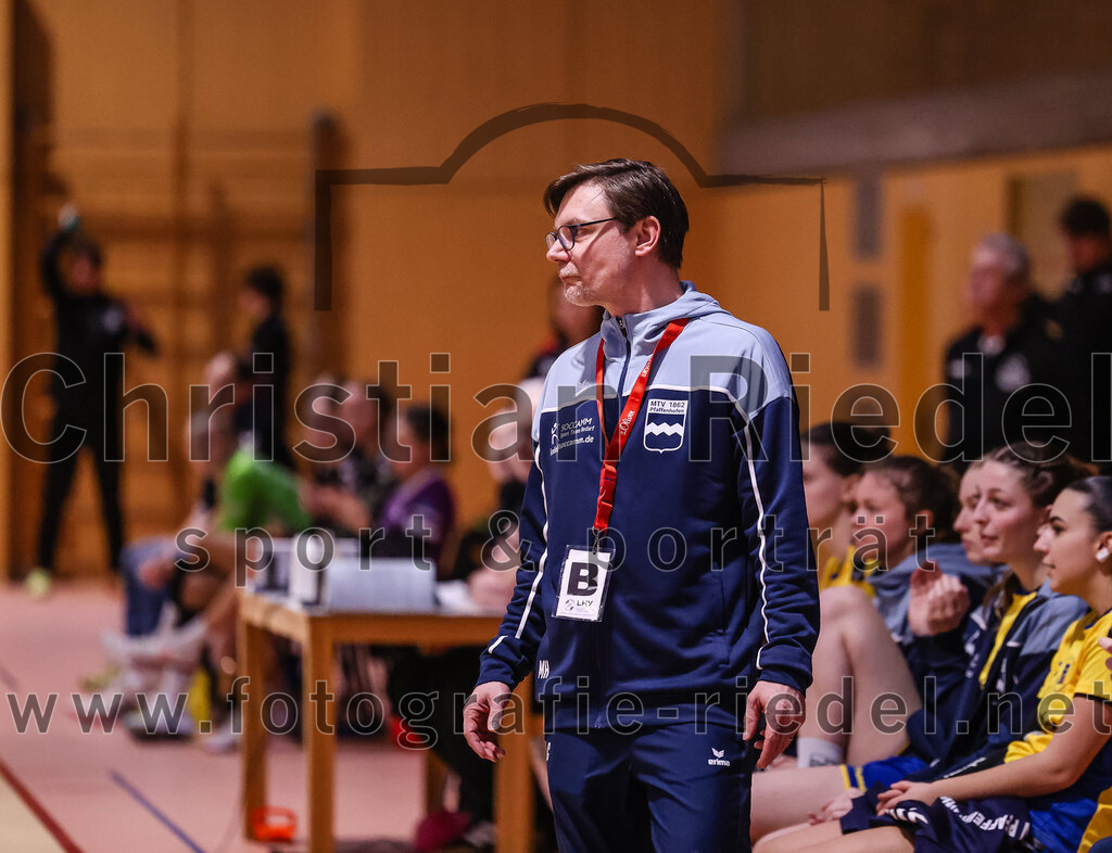2025-02-15_013_SpVgg_Altenerding_gegen_MTV_Pfaffenhofen | Erding, Deutschland, 15.02.2025:Handball, Bezirksoberliga Frauen Altbayern 2024 / 2024, 14. Spieltag, SpVgg Altenerding gegen MTV Pfaffenhofen, Endergebnis: 27:23Mirco Hollstein (MTV Pfaffenhofen, #)Foto: Christian Riedel / fotografie-riedel.net