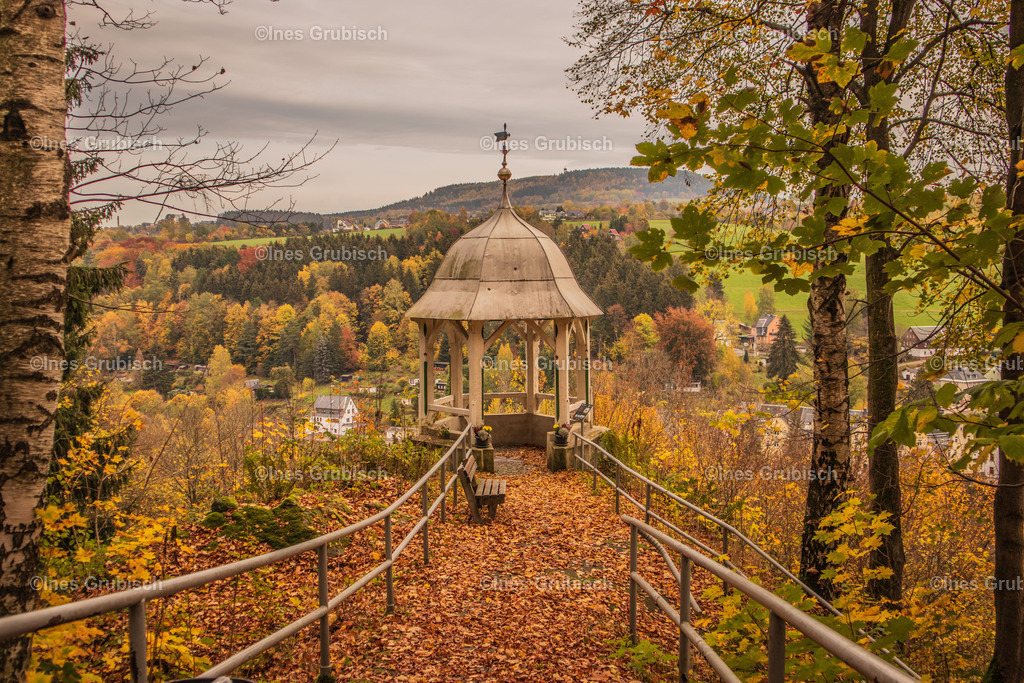 Türmchen im Buchholzer Wald im Herbst | Lila Lubbenbomm - Artwork by Ines Grubisch - Realisiert mit Pictrs.com
