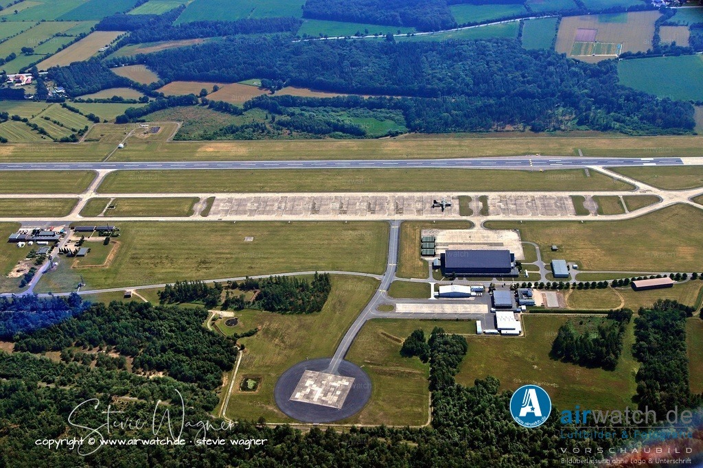 fliegerhorst-hohn-airwatch-wagner_MG_0930 | Entdecken Sie atemberaubende Luftbilder und Fotografien auf airwatch.de - Tauchen Sie ein in eine Welt voller faszinierender Aufnahmen aus der Vogelperspektive.