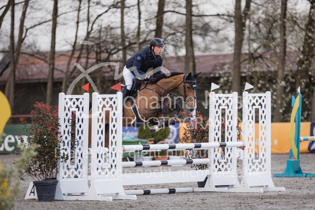 230411_Mühlen_01SprPf-A-138 | Deine schönsten Turniermomente als professionelle Fotos! Entdecke hochwertige Pferdesport-Fotografie im Online-Shop. Jetzt Fotos finden & bestellen!