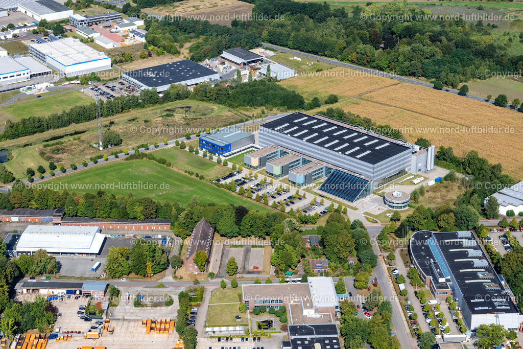 Stade_CFK_Solarhalle_ELS_2032200922 | STADE 20.09.2022 Gebäude und Produktionshallen auf dem Fabrikgelände der CFK NORD Betriebsgesellschaft mbH & Co. KG an der Straße Sophie-Scholl-Weg in Stade im Bundesland Niedersachsen, Deutschland. Weiterführende Informationen bei: CFK NORD Betriebsgesellschaft mbH & Co. KG,  GOLDBECK GmbH. // Building and production halls on the premises of CFK NORD Betriebsgesellschaft mbH & Co. KG on street Sophie-Scholl-Weg in Stade in the state Lower Saxony, Germany. Further information at: CFK NORD Betriebsgesellschaft mbH & Co. KG,  GOLDBECK GmbH. Foto: Martin Elsen