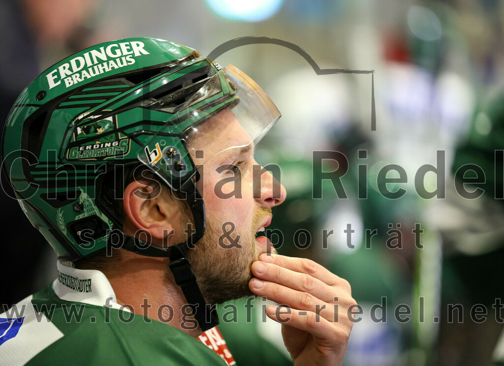 2024-01-26_072_TSV_Erding_gegen_HC_Landsberg | Erding, Deutschland, 26.01.2024:
Eishockey, Bayernliga Vorrunde 2023 / 2024, 28. Spieltag, TSV Erding gegen HC Landsberg, Endergebnis: 6:2

Jakub Kania (Erding Gladiators, #22)

Foto: Christian Riedel / fotografie-riedel.net