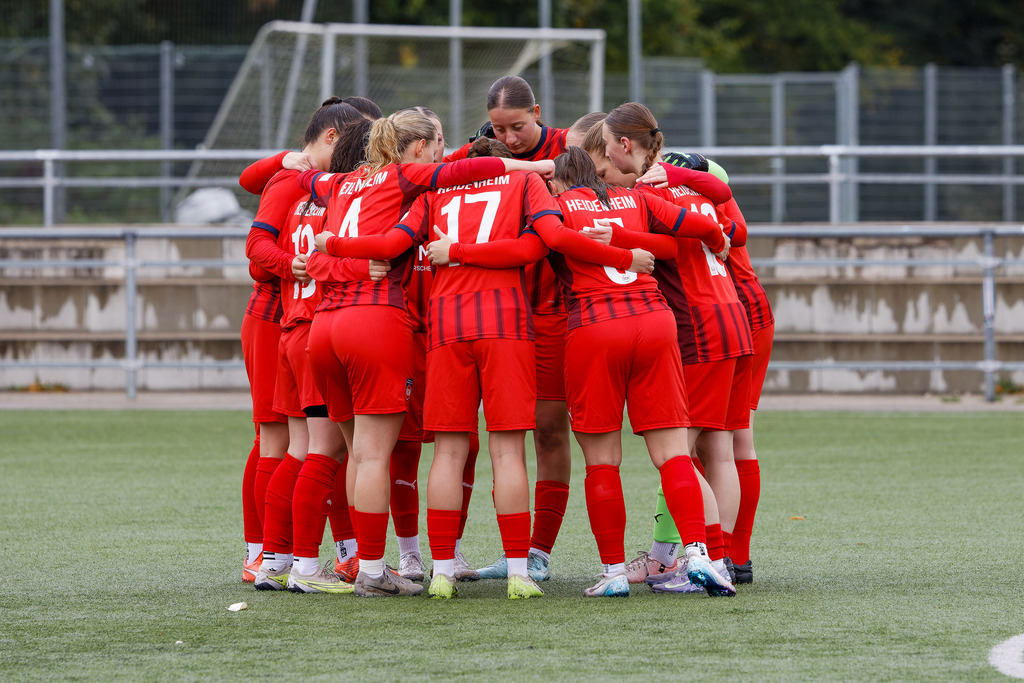 FCHHOH_251005_6307 | 1.FC Heidenheim 1846 II vs. SGM Hohenmemmingen/Sontheim, Fußball, Frauen, Bezirksliga, 2025/2026, 4. Spieltag, 05.10.2025 in Heidenheim, Kunstrasen b. Voith-Arena West(Foto: Michael Bulling) - Realisiert mit Pictrs.com