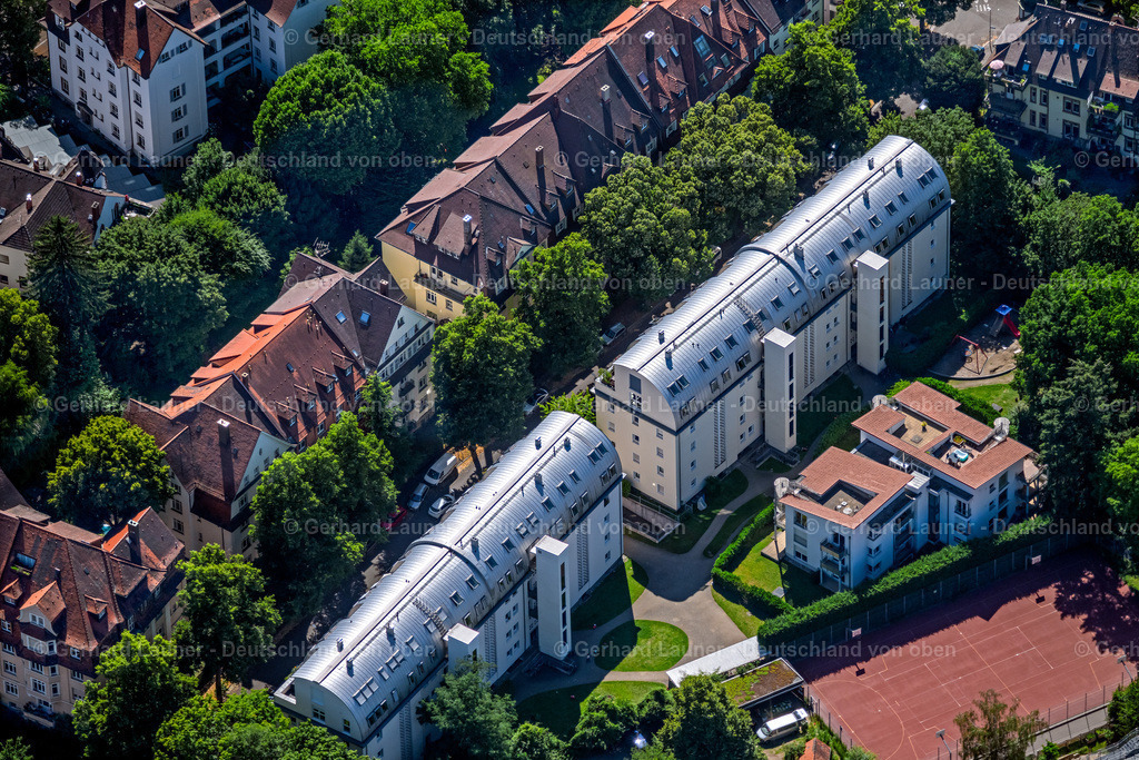 4033554 | FREIBURG IM BREISGAU 30.06.2020 Wohngebiet einer Mehrfamilienhaussiedlung an der Bayernstraße im Ortsteil Wiehre in Freiburg im Breisgau im Bundesland Baden-Württemberg, Deutschland. // Residential area of a multi-family house settlement on Bayernstrasse in the district Wiehre in Freiburg im Breisgau in the state Baden-Wuerttemberg, Germany. Foto: Gerhard Launer