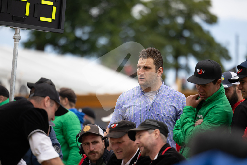 Rigi2025_1663 | Die Schwinger des Schwyzer Kantonalen Schwingerverbandes: Fotos, die Dynamik und Leidenschaft festhalten, sowie emotionale Momente aus dem traditionellen Schwingsport zeigen. - Realisiert mit Pictrs.com