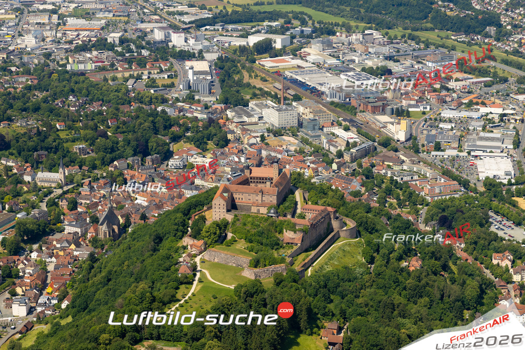Das Luftbild zeigt : Plassenburg Kulmbach - Die Luftaufnahme wurde 2023 vom UL-Flugzeug aus erstellt ( keine Drohne ) - Hochauflösende Luftaufnahme - Für grossformatige Ausdrucke geeignet. Die Geschenkidee !Mit Lizenz und Bildrechte bestellbar