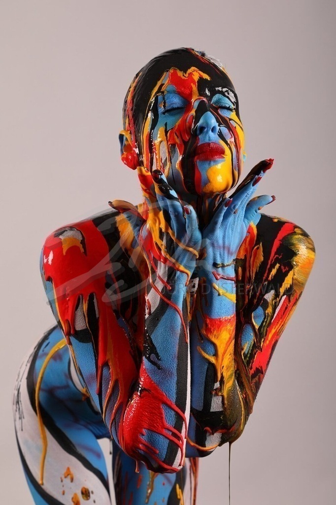 BodyArt-LIGHTBLUESPLASH_0469 | #011 | Modell: Karo | Foto: Andreas Meier - Realisiert mit Pictrs.com