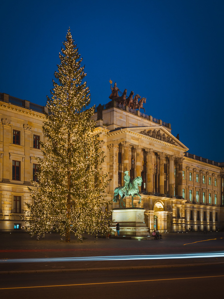 Residenzschloss | Entdecke exklusive Fotokunst aus Braunschweig: Bildband, Leinwände, Postkarten, Kalender, digitale Downloads & Bildlizenzen. Jetzt im offiziellen Beautiful Braunschweig Shop! - Realisiert mit Pictrs.com