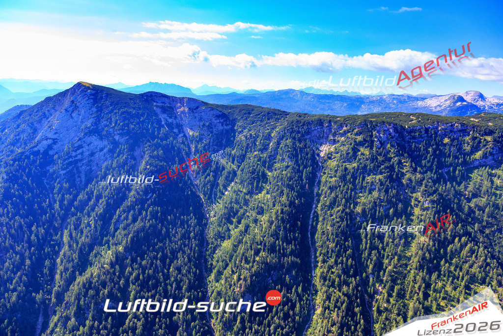 Die Luftaufnahme der Stadt Bad Aussee wurde 2017 vom Flugzeug heraus erstellt ( keine Drohne )- hohe Auflösung für beste Qualität