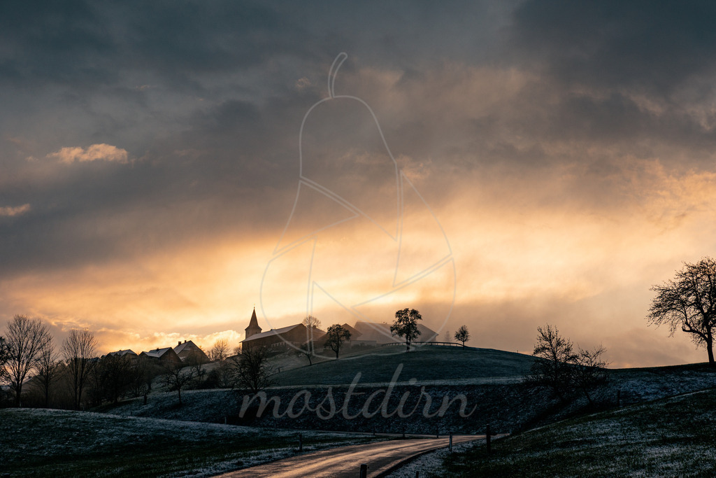 Abendrot Windhag | Bei Veröffentlichung des Bildes ist eine Namensnennung wie folgt erforderlich: 
Foto: Mostdirn Irmgard Wieser
 - Realisiert mit Pictrs.com