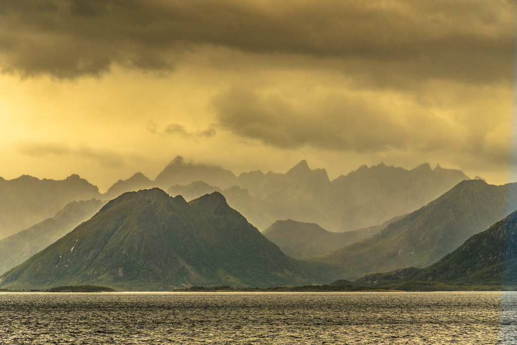 lofoten_tag07-226 | <div id="allefotografen-seal-verified-green"></div><script src="https://www.allefotografen.de/956728/seal-verified-green/seal.js" async="async"></script> - Realisiert mit Pictrs.com