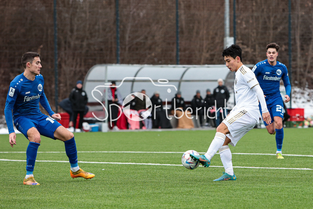 FC Bayern Amateure - Bahlinger SC | LEE (FCB #8) am Ball / erzielt das 1-0