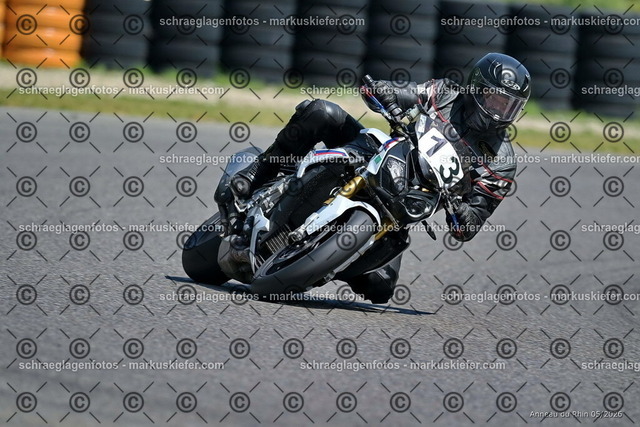 26BT02-1789 | markuskiefer.com - Realisiert mit Pictrs.com