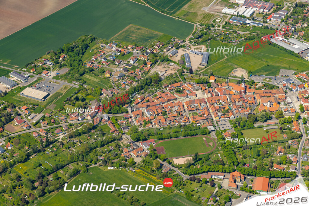 Das Luftbild der Stadt Römhild wurde 2022 vom Flugzeug heraus erstellt (keine Drohnen-Aufnahmen) Aufnahmehöhe ca.450 Meter- hohe Bildauflösung und Druck-Qualität. Garantiert!