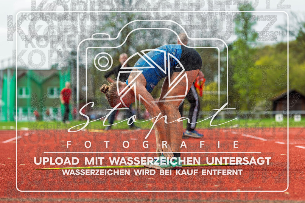KMHK-1088 | Svea Funck (TV Jahn Walsrode (NI)) bei den Kreismeisterschaften Leichtathletik-Wurf Heidekreis 2026 im Boehmewaldstadion, Soltau (Simon Paul Stopat) - Realisiert mit Pictrs.com