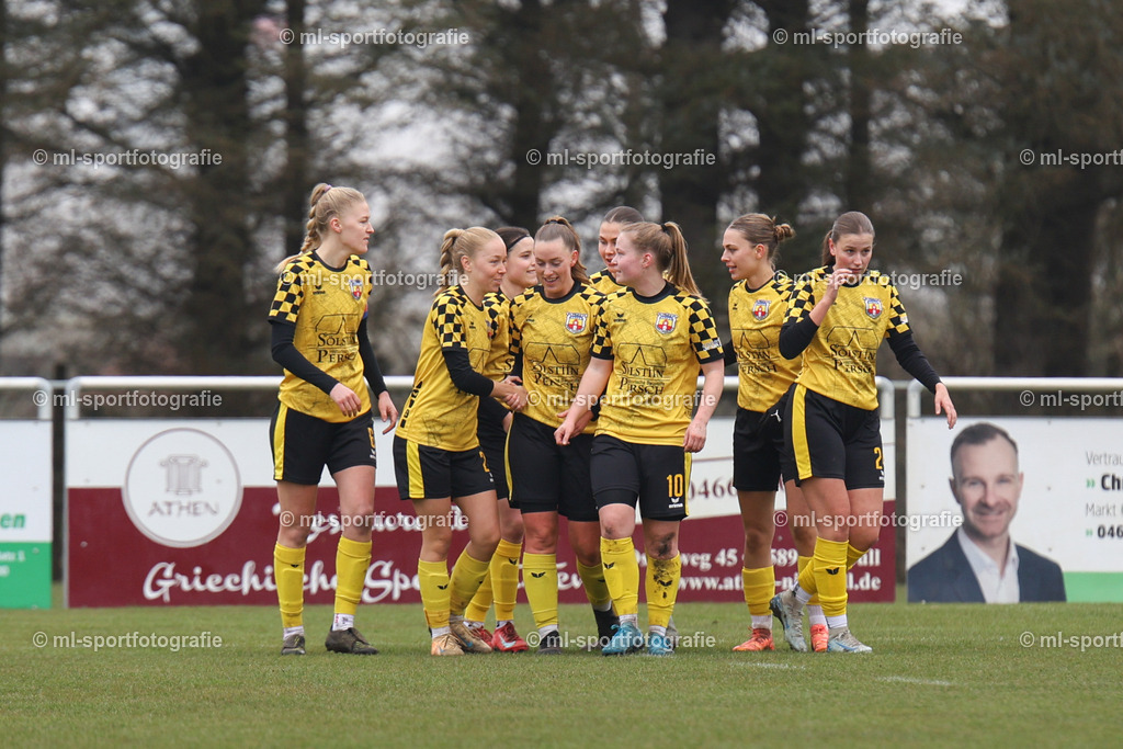 Fußball I Frauen I Saison 2025/2026 I Oberliga Schleswig-Holstein I 14. Spieltag I SV Frisia 03 Risum-Lindholm - SV Wahlstedt | ml-sportfotografie - Realisiert mit Pictrs.com