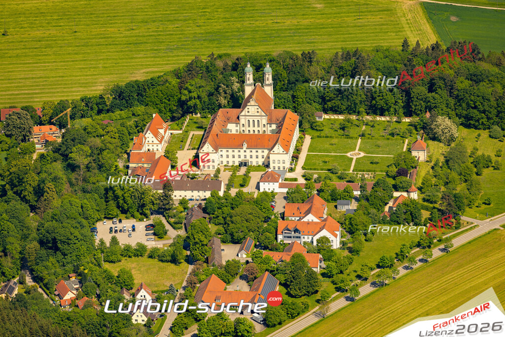 Das Luftbild zeigt : Kloster Holzen Allmannshofen - Die Luftaufnahme wurde 2024 vom UL-Flugzeug aus erstellt ( keine Drohne ) - Hochauflösende Luftaufnahme - Für grossformatige Ausdrucke geeignet. Die Geschenkidee !Mit Lizenz und Bildrechte bestellbar