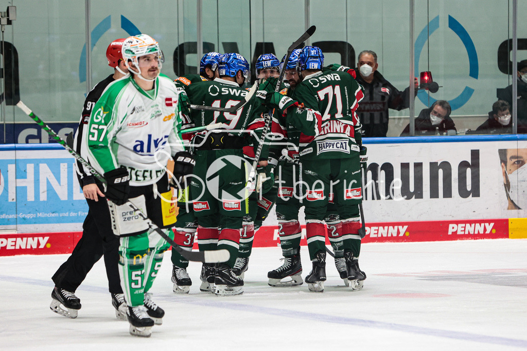 Augsburger Panther - Bietigheim Steelers | Grenzenloser Jubel der Panther nach dem Treffer zum 2-1 durch Adam PAYERL (AEV #11)