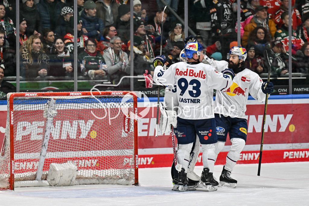 Augsburger Panther - EHC RB München | Grenzenloser Jubel der Muenchner nach dem Derbysieg in Muenchen / DEL: Augsburger Panther - EHC RB Muenchen, Curt Frenzel Stadion am 16.01.2025